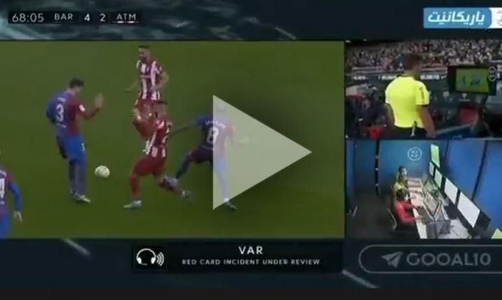 Dani Alves WYLATUJE z boiska! [VIDEO]